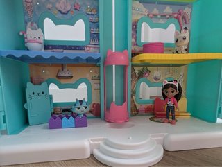 Casa de Muñecas Gabby con Figuras