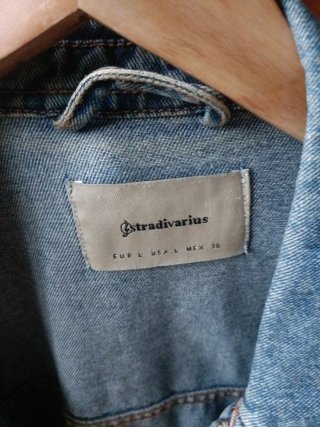 Cazadora vaquera Stradivarius azul