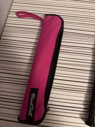 Flauta dulce negra con funda rosa