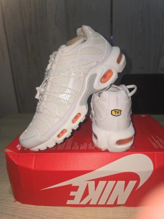 Zapatillas Nike Air Max Plus Utility Blancas Naran