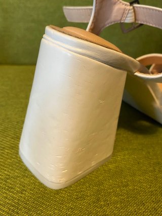Sandalias blancas de tacón