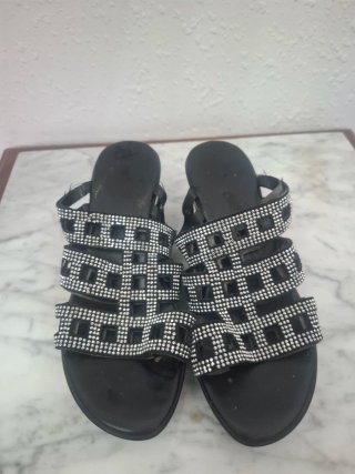 Sandalias de tacón cómodo con brillantes