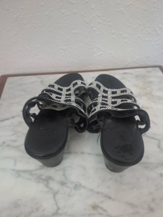 Sandalias de tacón cómodo con brillantes