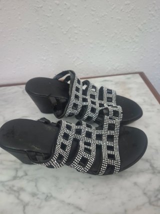 Sandalias de tacón cómodo con brillantes
