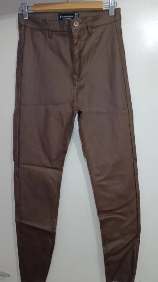 Pantalón mujer Stradivarius cuero marrón Talla 40