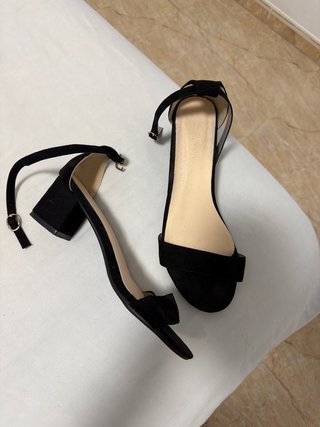 Sandalias negras tacón bajo