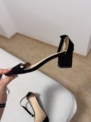 Sandalias negras tacón bajo