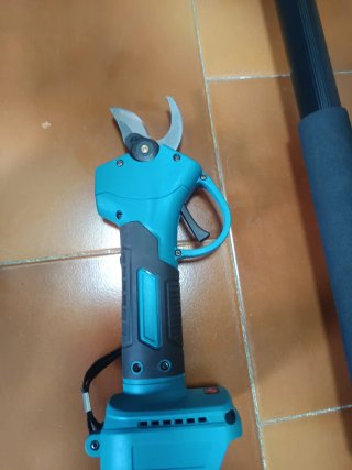 Podadora y Tijeras Eléctricas con Baterías