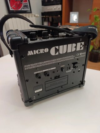 Roland Micro Cube Amplificador Guitarra