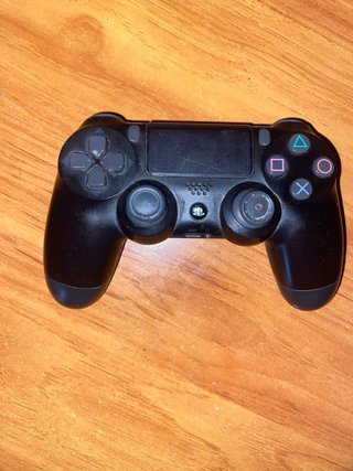 PS4 (PlayStation 4) Negra + Mando + 7 Juegos