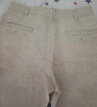 Pantalón corto beige hombre.