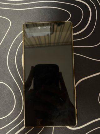 Móvil Sony Xperia Negro y Dorado