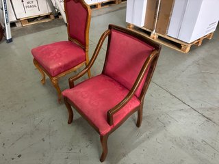 Silla de madera tapizada en tela roja
