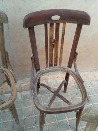 Vecchie sedie Thonet in legno