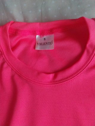 Camiseta deportiva rosa flúor Talla S