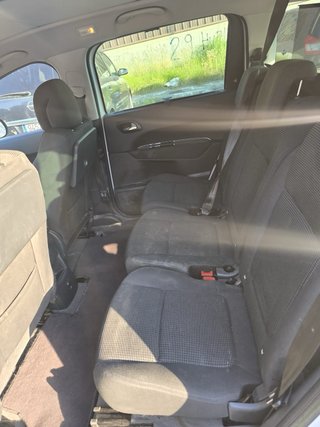 Peugeot 5008 2011