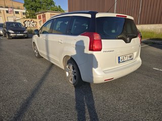 Peugeot 5008 2011