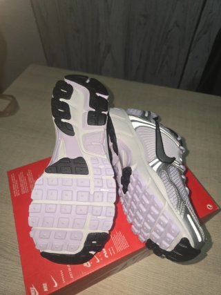 Nike Zoom Vomero 5 Zapatillas plateada/Moradas