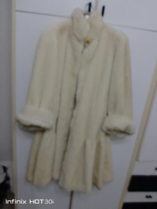 Cappotto in pelliccia ecologica beige