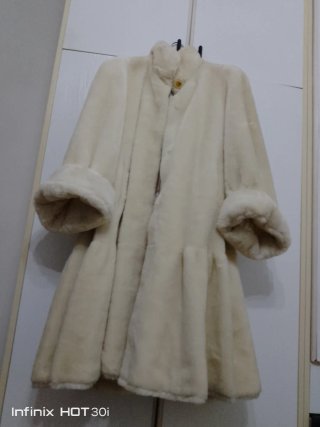 Cappotto in pelliccia ecologica beige