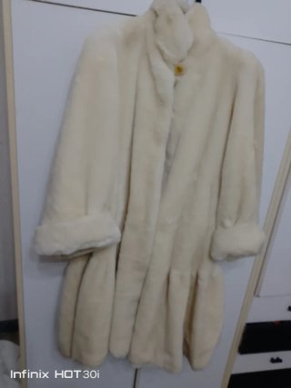 Cappotto in pelliccia ecologica beige