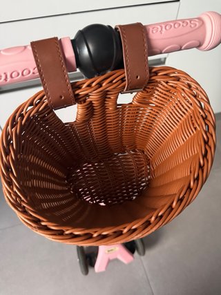 Patinete infantil rosa con cesta regulable