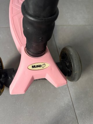 Patinete infantil rosa con cesta regulable