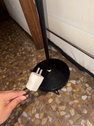 Lámpara de pie negra con flexo