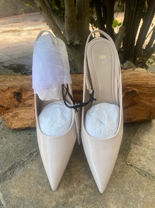 Zapatos tacón Zara T.40 Beige