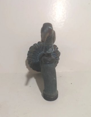 Grifo de jardín de bronce con diseño de colibrí