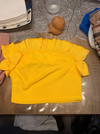 Top amarillo SHEIN talla XS