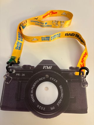 Lanyard y Cámara Bad Bunny World Tour