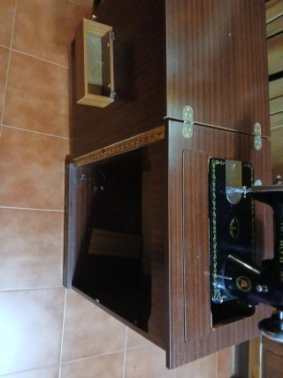 Máquina de coser Alfa antigua