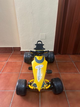 Kart a pedales infantil amarillo