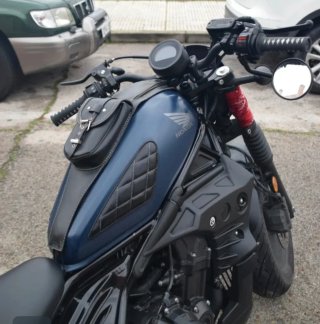 Honda Rebel de 500  Moto Cruiser Negra y Azul