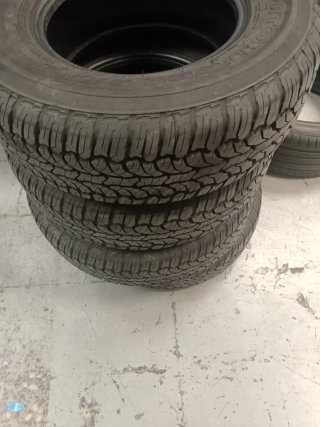 Neumático P225/75R15 102T