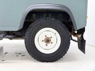 Land-Rover Defender 90 SW SE