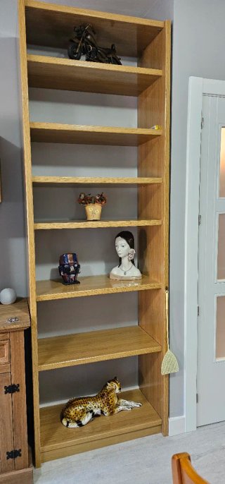 Estantería de madera