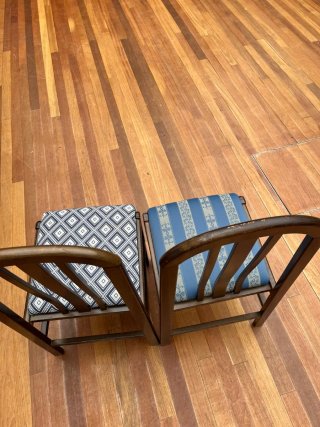 Sillas de madera con tapizado