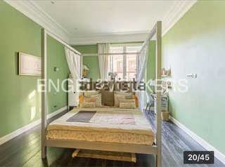 Cama madera tapizada con dosel