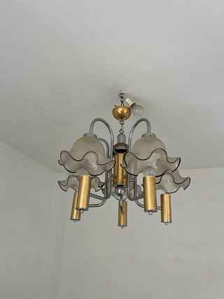 Lámpara colgante dorada y plateada