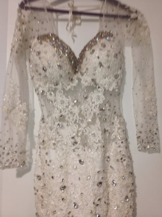Vestido de fiesta blanco y dorado negociable