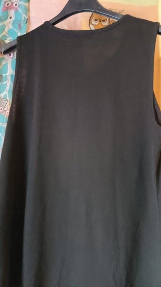 Camiseta negra Primark con detalles de encaje