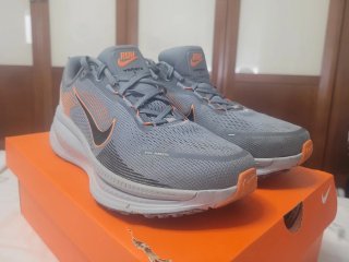 Nike Vomero 18 Talla 43