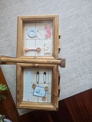 Costurero de madera con tapa de cristal