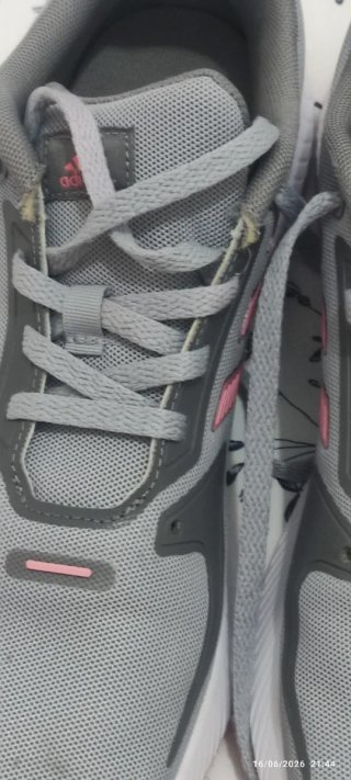 Playeros Adidas grises y rosas