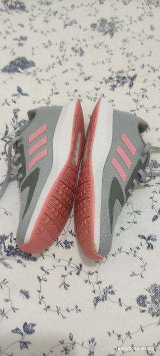 Playeros Adidas grises y rosas