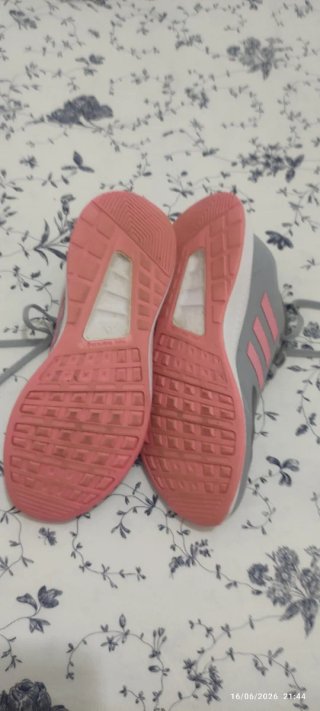 Playeros Adidas grises y rosas