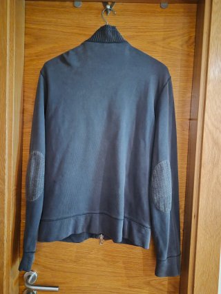 Sudadera gris con cremallera
