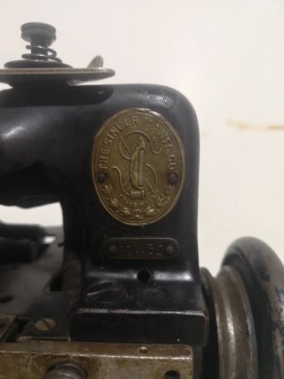 Antigua Máquina de Coser Overlock Singer